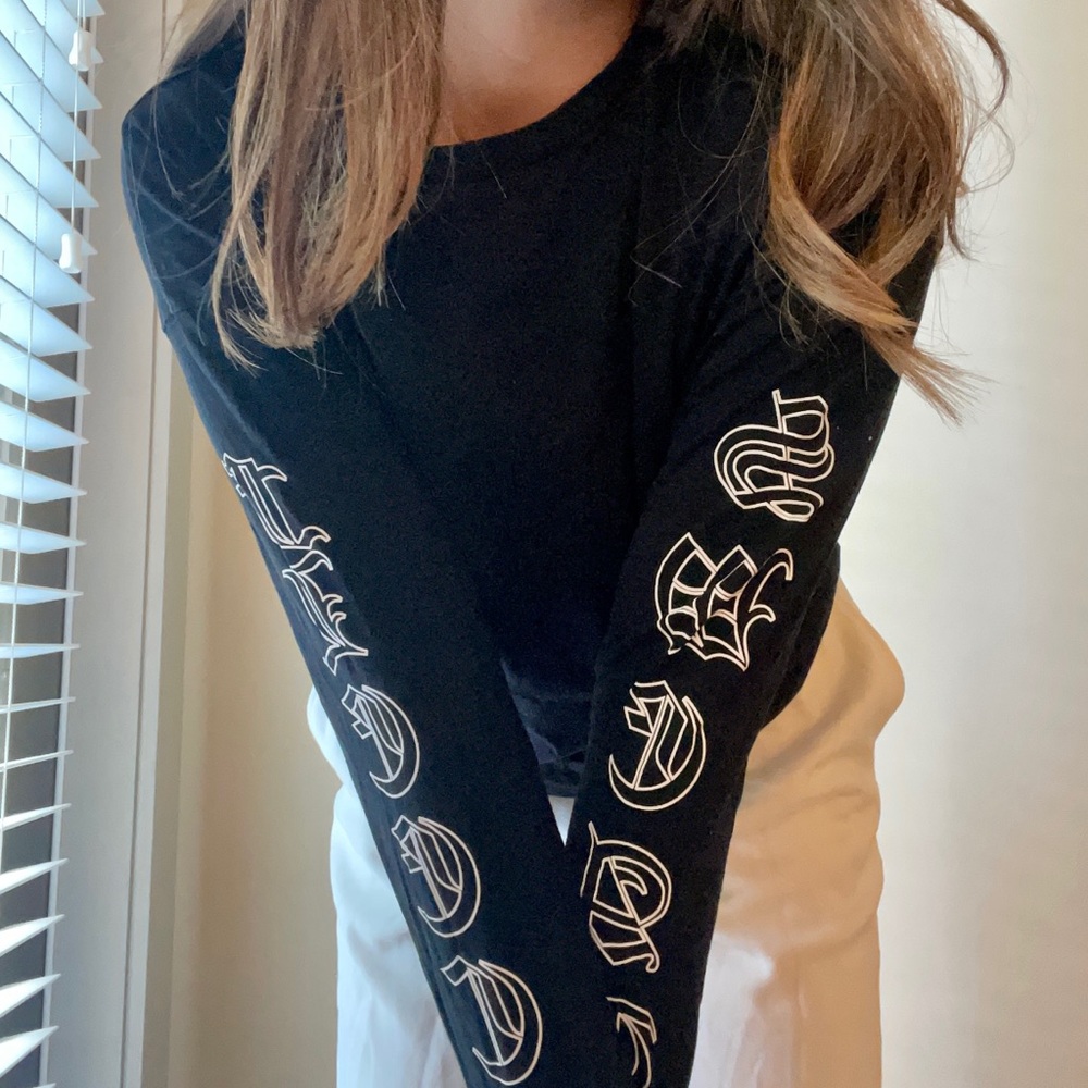Aritzia TNA long sleeve tee